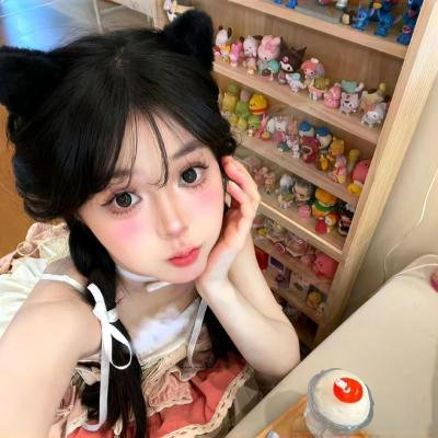 照片中的女孩